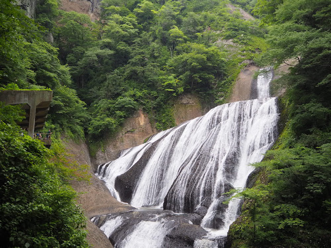 Thác nước Fukuroda (袋田の滝, Fukuroda no Taki)